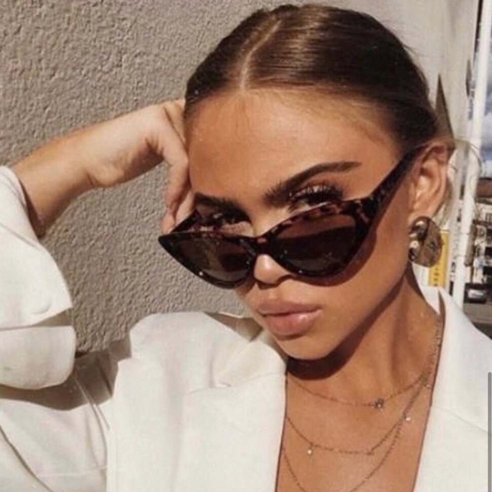 Chic Tortoise Shell Style Cat Eye Sunnies - Picture 2 of 15